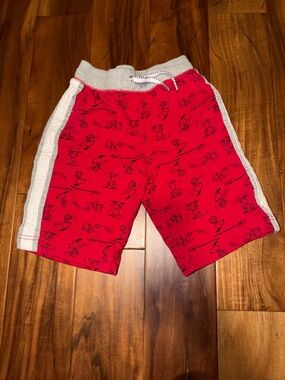 1 pair of Hanna Andersson Peanuts shorts
Size 6/7